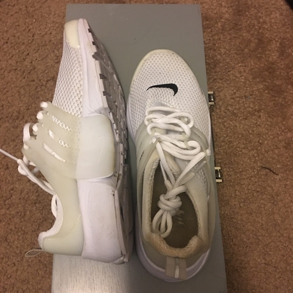 White nike presto